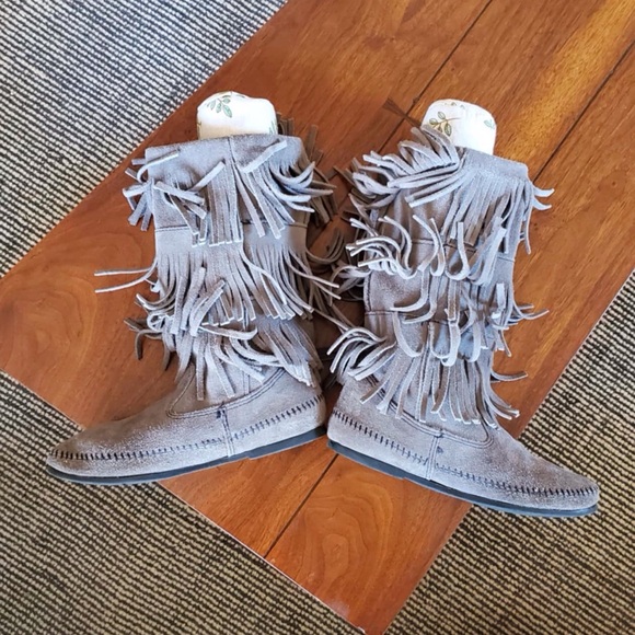 Minnetonka Gray 3-Layer Fringe Suede Boots Size 10 - Picture 8 of 10